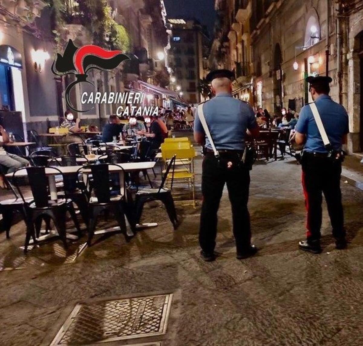 CATANIA, TAVOLI E SEDIE SUL MARCIAPIEDE SENZA AUTORIZZAZIONE: MULTATI DUE PANINARI E UN RISTORANTE - 
