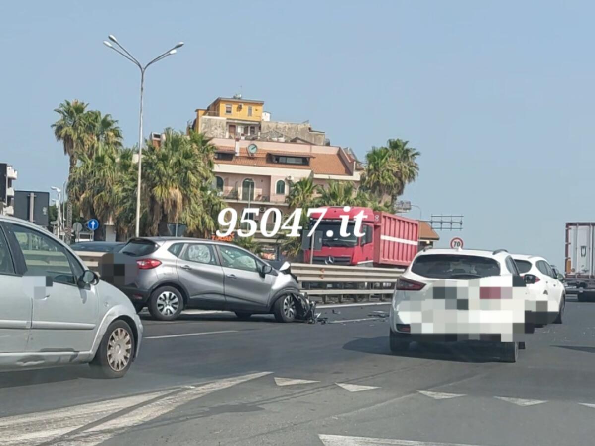 INCIDENTE IN TERRITORIO DI MISTERBIANCO SULLA SS121, CODE DIREZIONE CATANIA - 