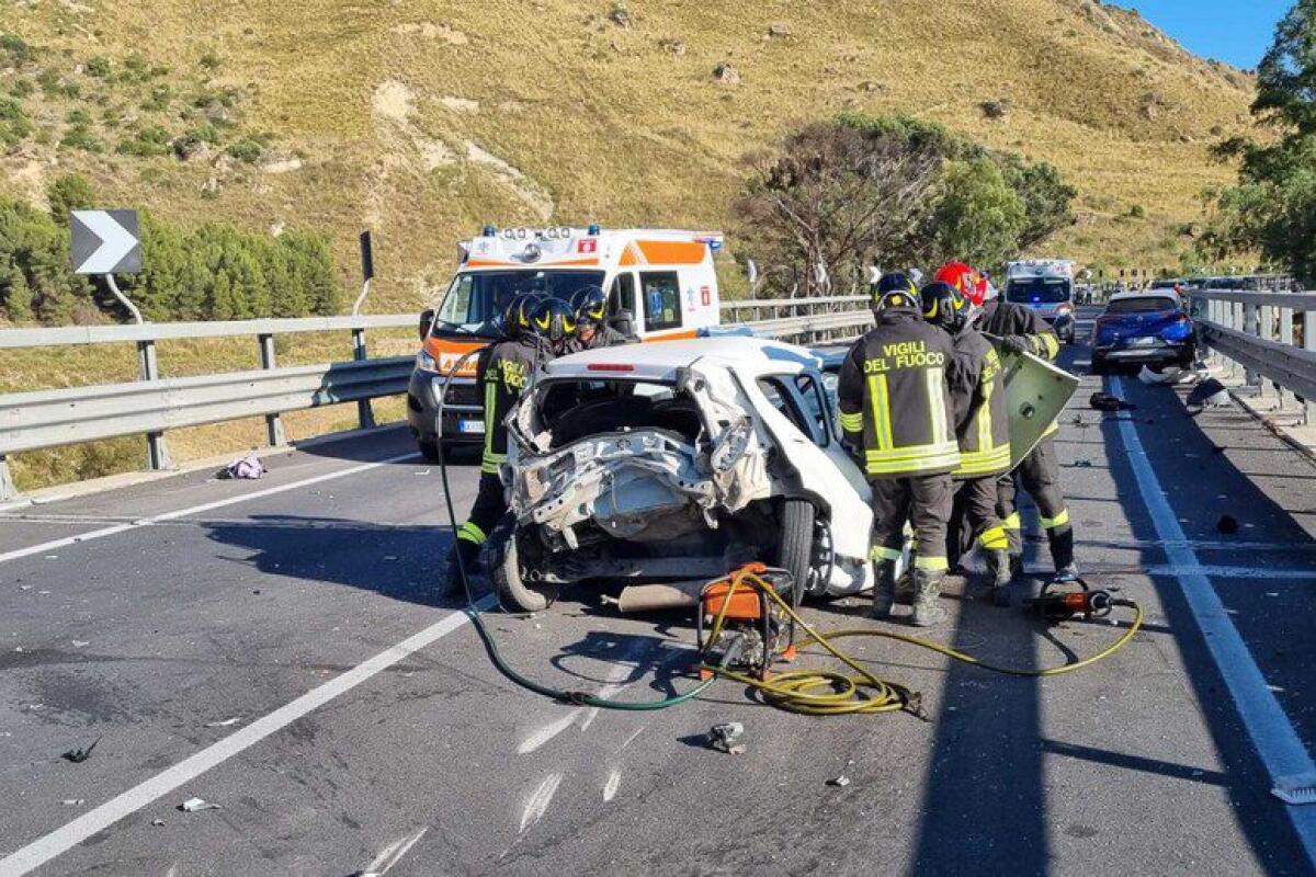 TRAGICO INCIDENTE SULLA SS626 A CALTANISSETTA, DUE MORTI ED UN FERITO GRAVE - 