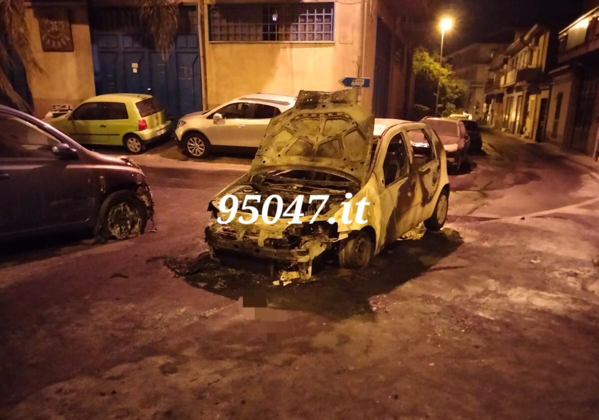 AUTO VA A FUOCO DURANTE LA MARCIA: PAURA A MISTERBIANCO - 