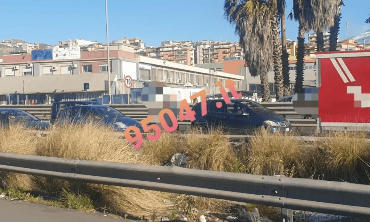 ENNESSIMO INCIDENTE SULLA SS121 A MISTERBIANCO, FORTI RALLENTAMENTI - 