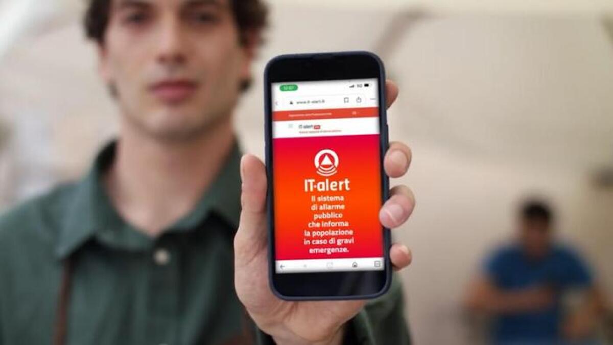 DOMANI IN SICILIA ALLE 12 SQUILLERANNO TUTTI GLI SMARTPHONE (NIENTE PANICO). 1^ TEST DI IT-ALERT - 