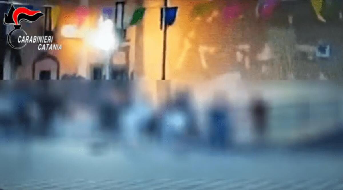 SANTA MARIA DI LICODIA, DALLA LITE IN PIAZZA DI DUE BAMBINI ALLA RISSA TRA FAMIGLIE: 8 DENUNCIATI - 