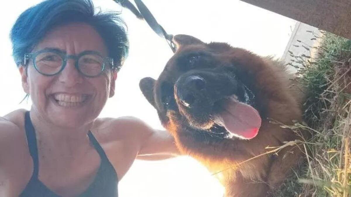 LECCE, SI ADDORMENTA SUL MATERASSINO E VIENE TRASCINATA VIA DALLA CORRENTE: SALVATA DAL SUO CANE - 