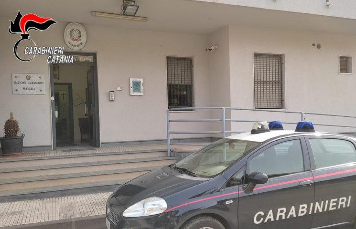 MASCALI, APPARECCHIANO LA TAVOLA CON LA DROGA: DUE GIOVANI ARRESTATI - 