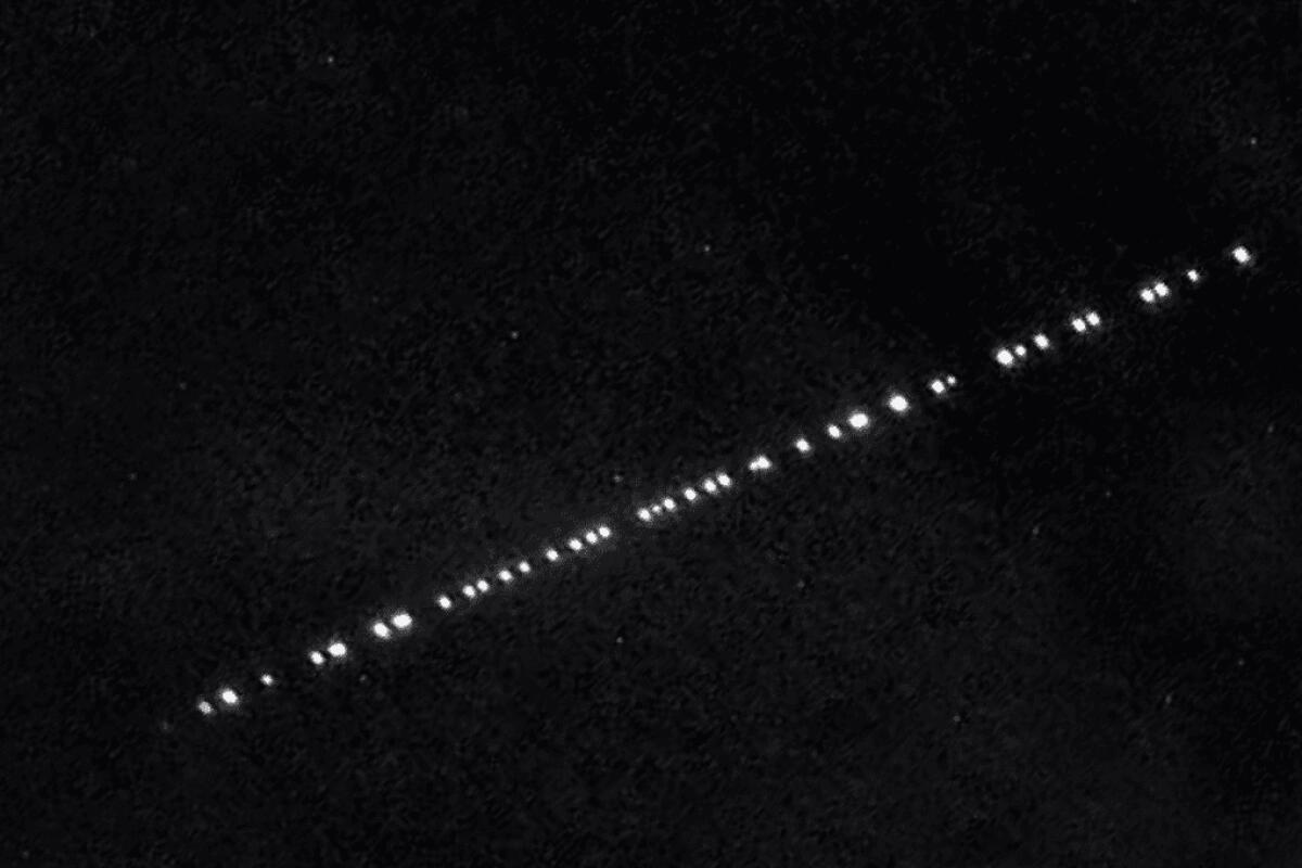 ANCHE QUESTA SERA CON IL NASO ALL’INSÙ PER VEDERE IL PASSAGGIO DEI SATELLITI STARLINK - 