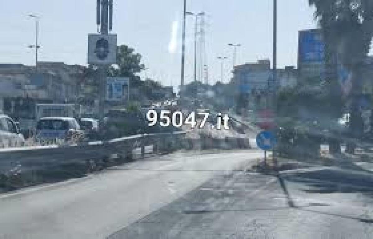 INCIDENTE A MISTERBIANCO SULLA SS121, LUNGHE CODE DIREZIONE PATERNO' - 