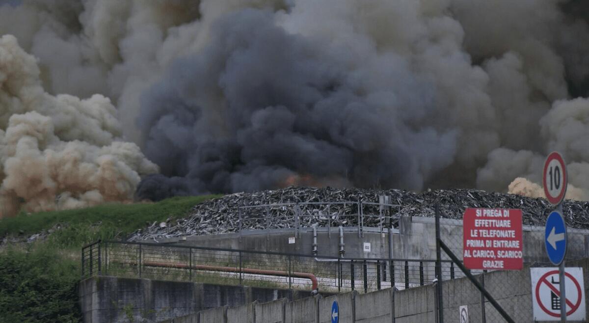 ALLARME DIOSSINA A PALERMO: STOP A CARNE, UOVA E LATTICINI DOPO IL ROGO NELLA DISCARICA - 