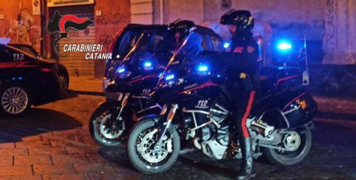 CATANIA. FUGGONO ALL’ALT DEI CARABINIERI PERCHÉ TRASPORTANO HASHISH: DUE GIOVANISSIMI ARRESTATI DOPO UNA FUGA SPERICOLATA - 