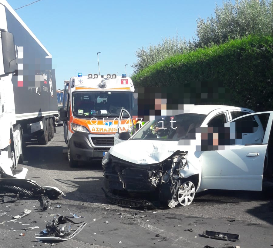 SCONTRO TIR AUTOVETTURA A SANTA MARIA DI LICODIA,  FERITI