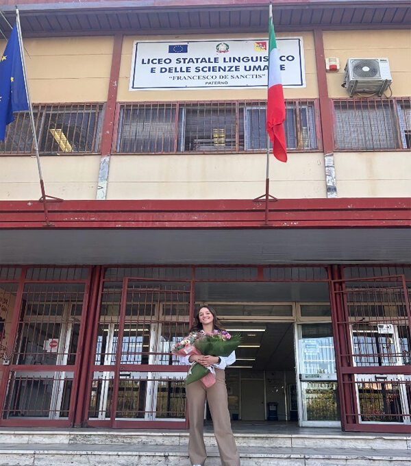 GIULIA MAGRILICEO LINGUISTICO F. DE SANCTIS 5AL