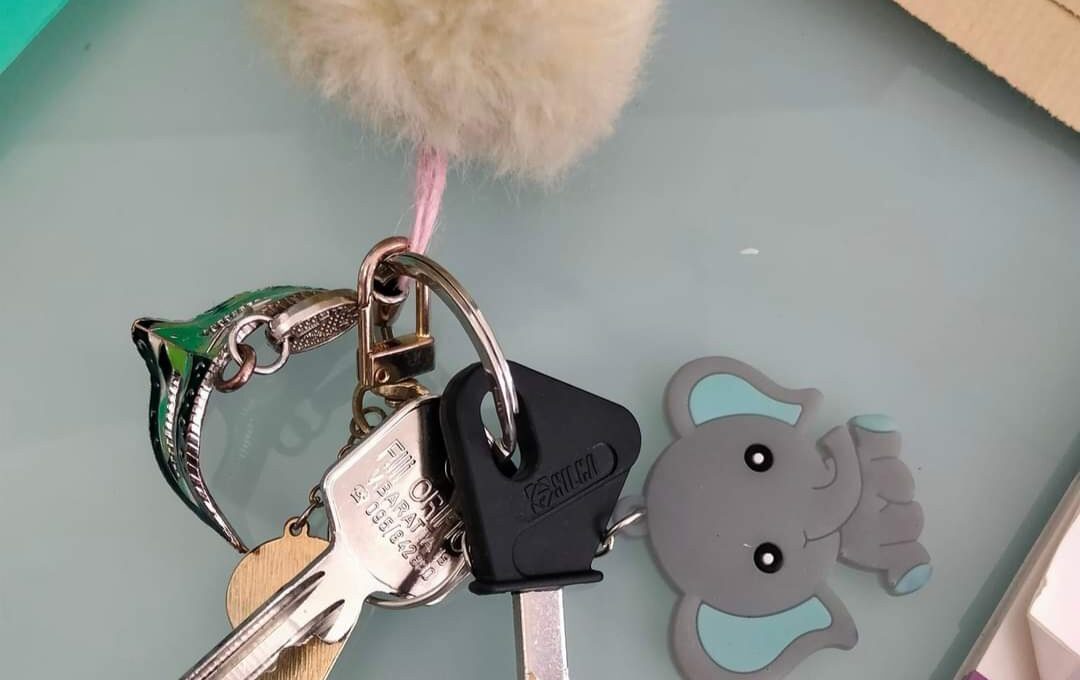 PATERNO': CHI HA PERSO QUESTO MAZZO DI CHIAVI?