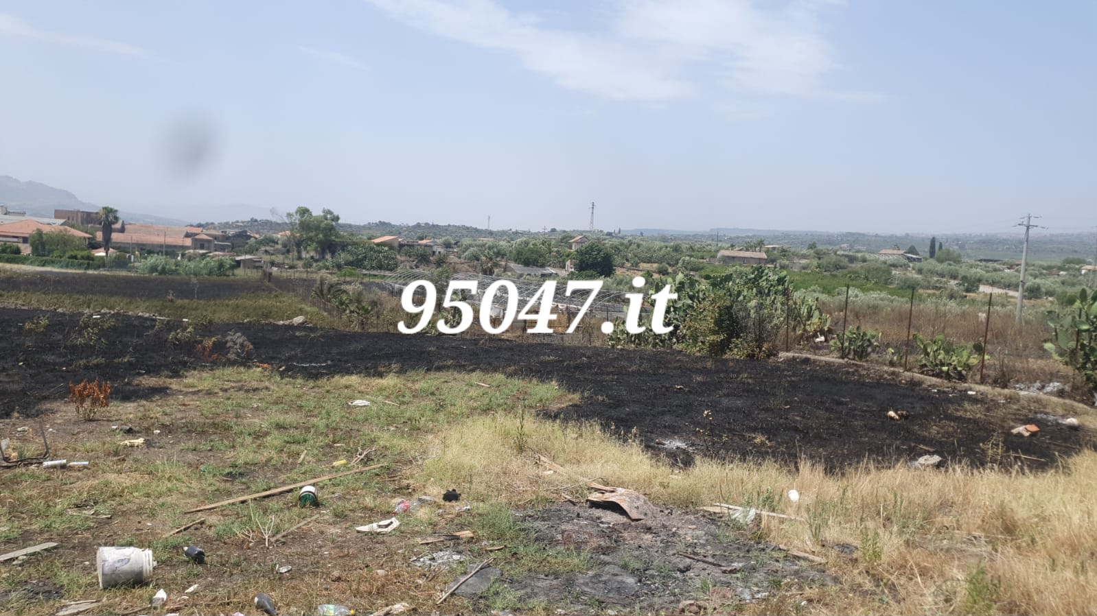 PATERNO’: INCENDIO SFIORA CAMPO ESTIVO, EVACUATI I RAGAZZI