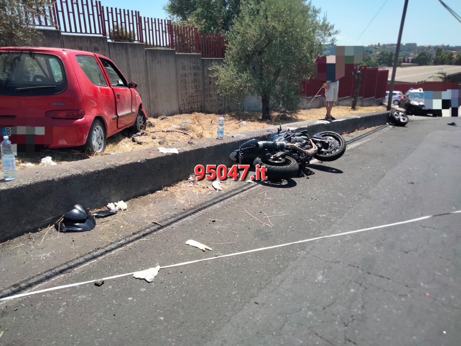 GRAVE INCIDENTE STRADALE A CAMPOROTONDO ETNEO , TRE MEZZI COINVOLTI.TRE FERITI