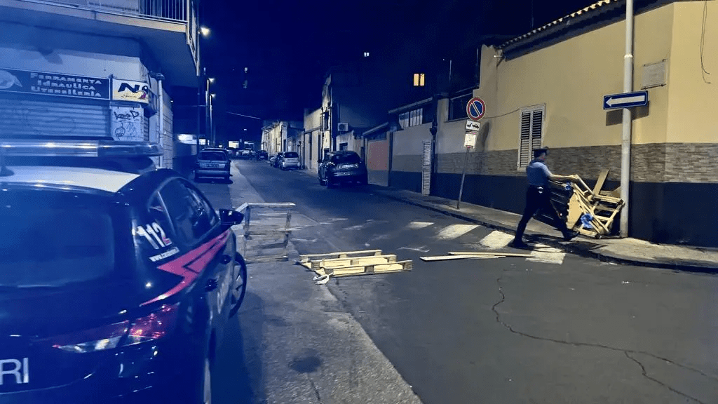 CATANIA: ZONE SENZA ACQUA ED ENERGIA ELETTRICA, CITTADINI PROTESTANO IN STRADA – FOTO