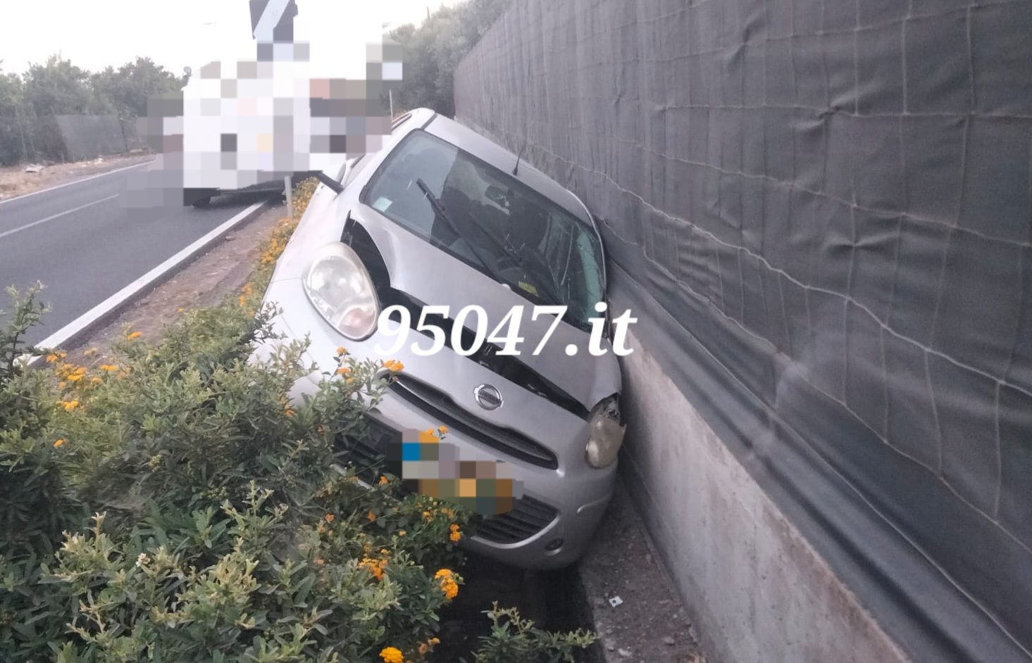 AUTO NEL FOSSATO A MOTTA SANT'ANASTASIA, FERITA UNA DONNA