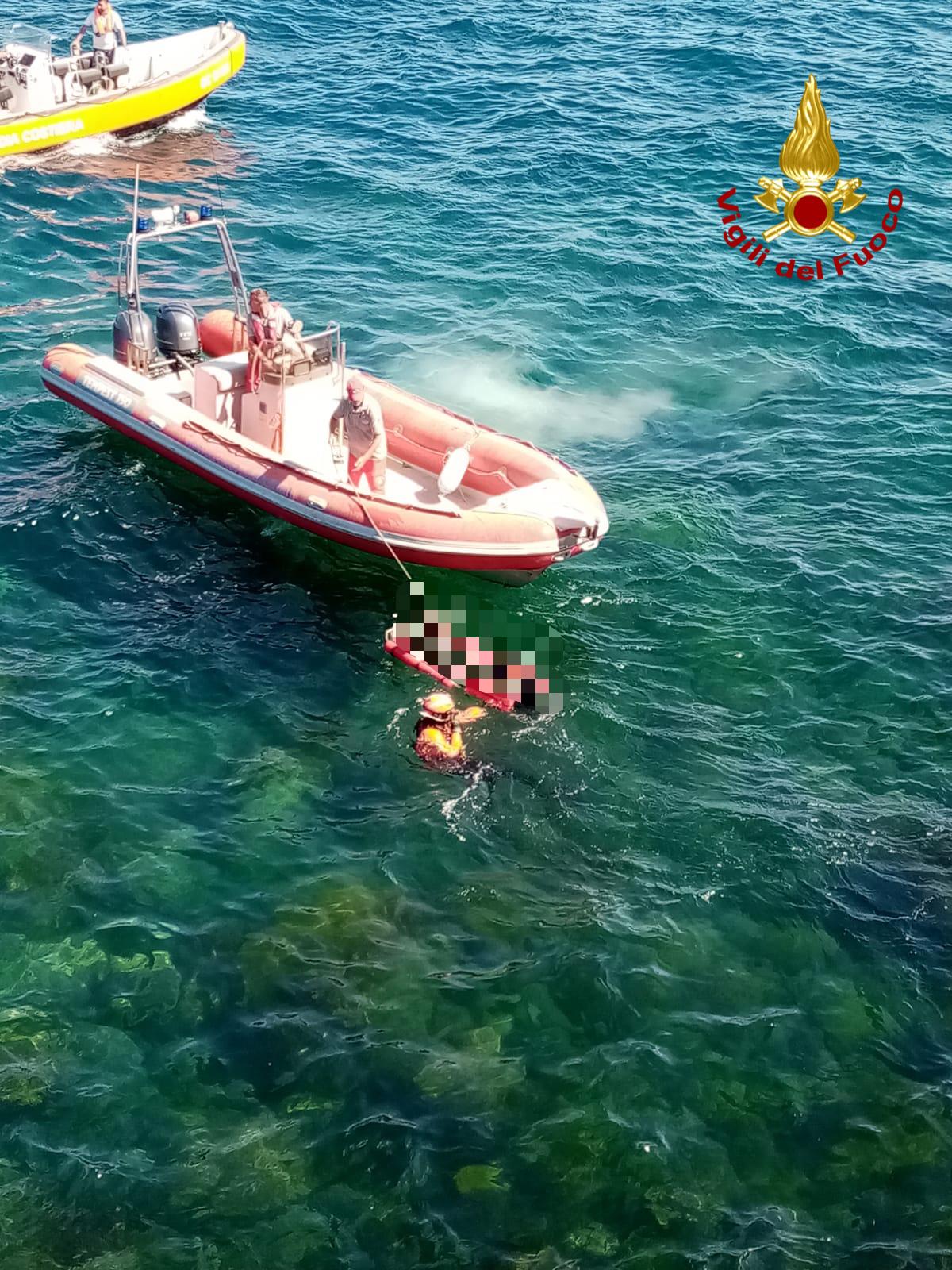 CATANIA, RECUPERATO IL CADAVERE DI UNA DONNA SULLA SCOGLIERA  NEI PRESSI DELLA STAZIONE