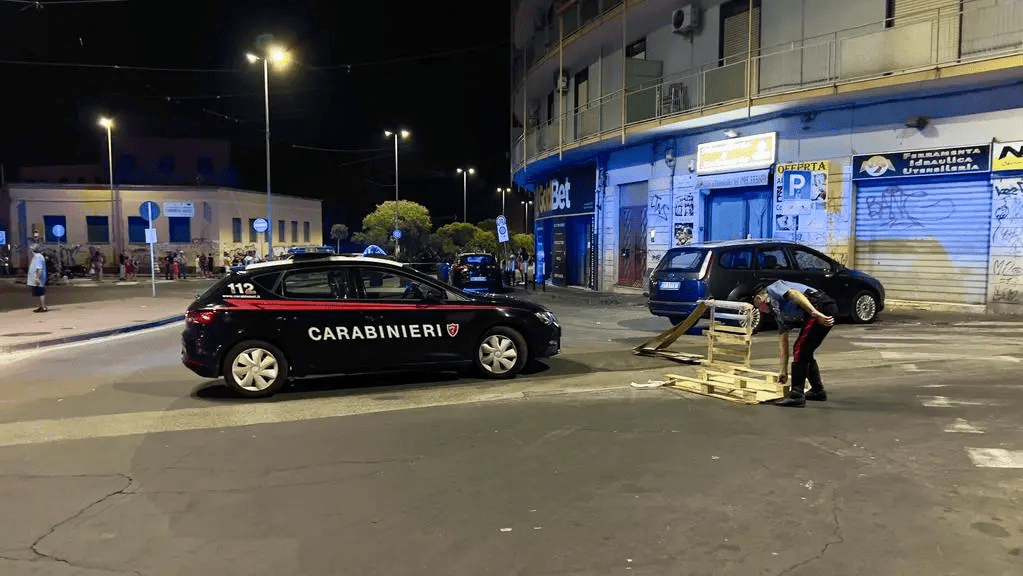 CATANIA: ZONE SENZA ACQUA ED ENERGIA ELETTRICA, CITTADINI PROTESTANO IN STRADA – FOTO