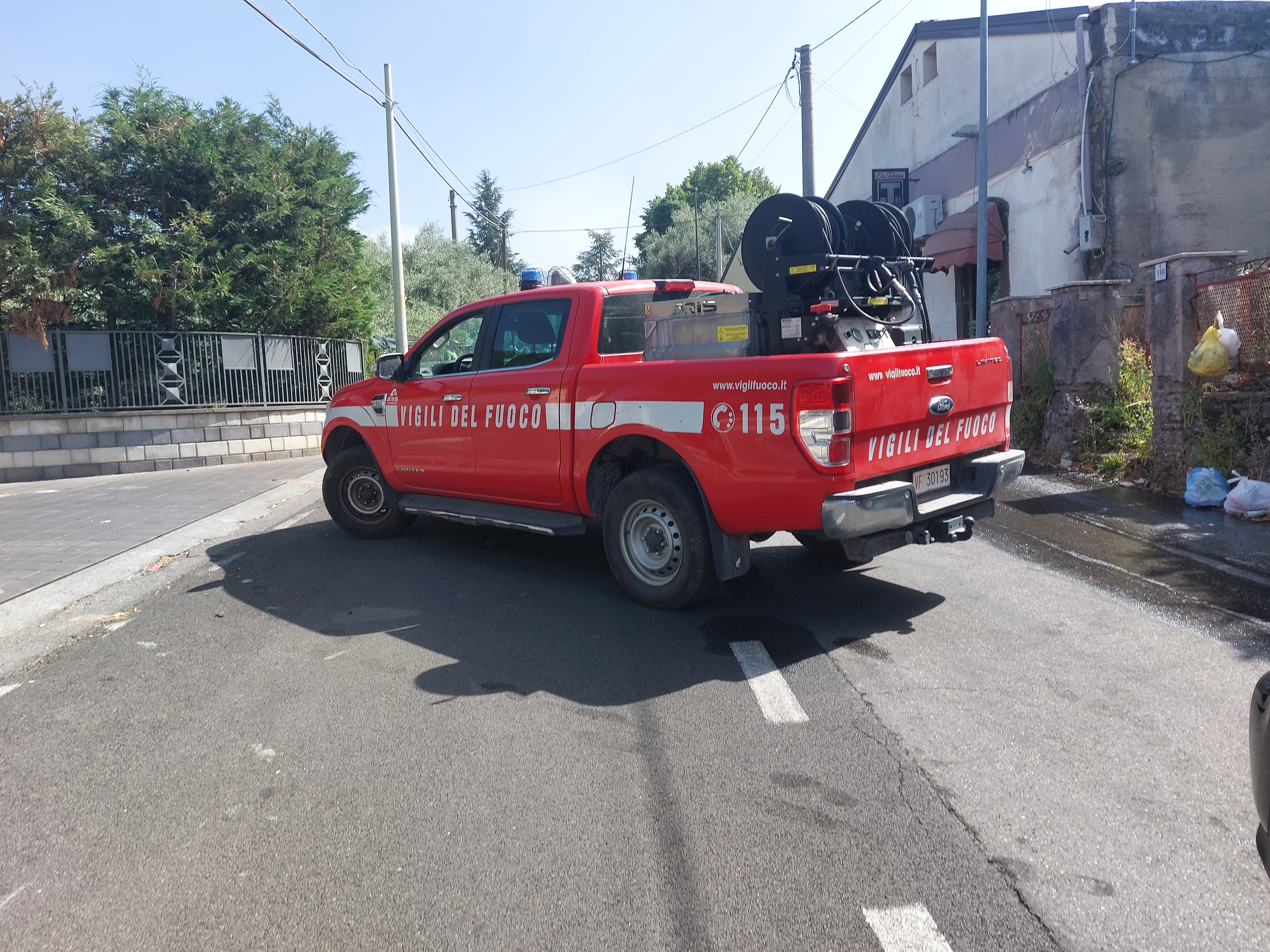 FURGONE PRENDE FUOCO IN MARCIA A RAGALNA