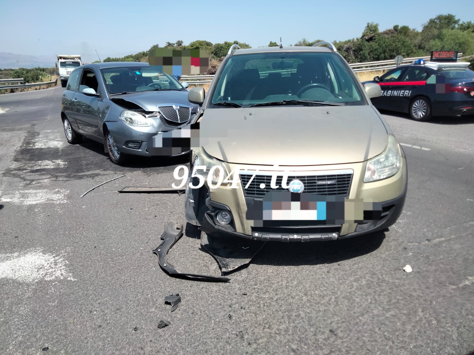 PATERNÒ. SCONTRO TRA DUE AUTO AL BIVIO "CURRONE", UNA FERITA