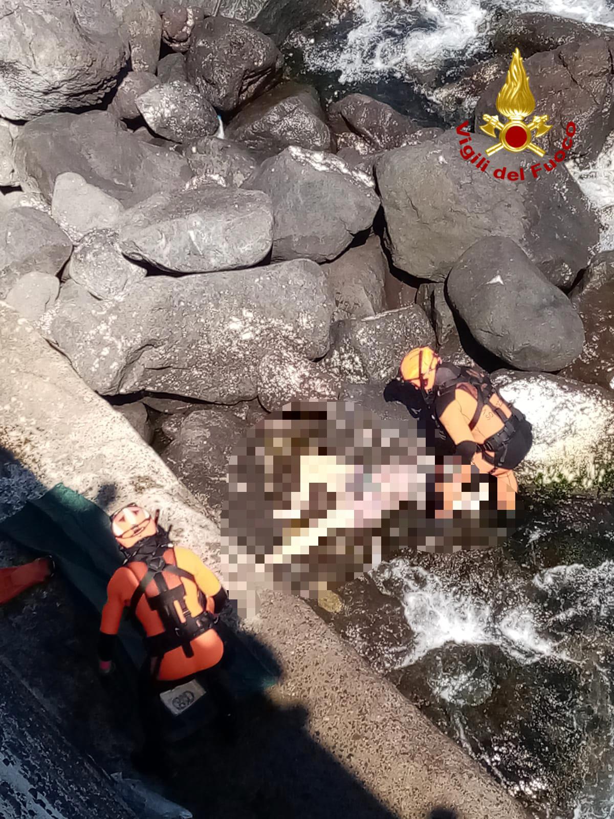 CATANIA, RECUPERATO IL CADAVERE DI UNA DONNA SULLA SCOGLIERA  NEI PRESSI DELLA STAZIONE