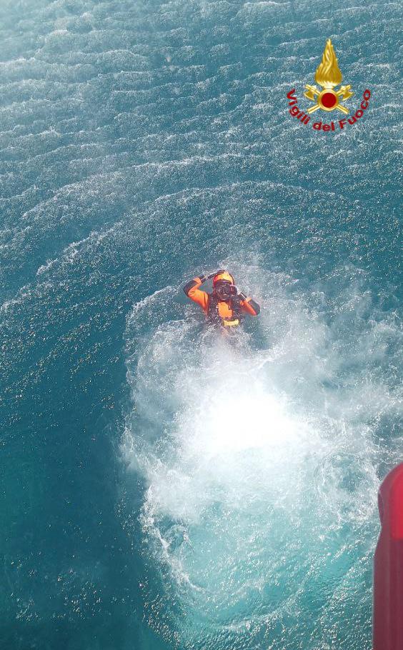 CATANIA, RECUPERATO IL CADAVERE DI UNA DONNA SULLA SCOGLIERA  NEI PRESSI DELLA STAZIONE