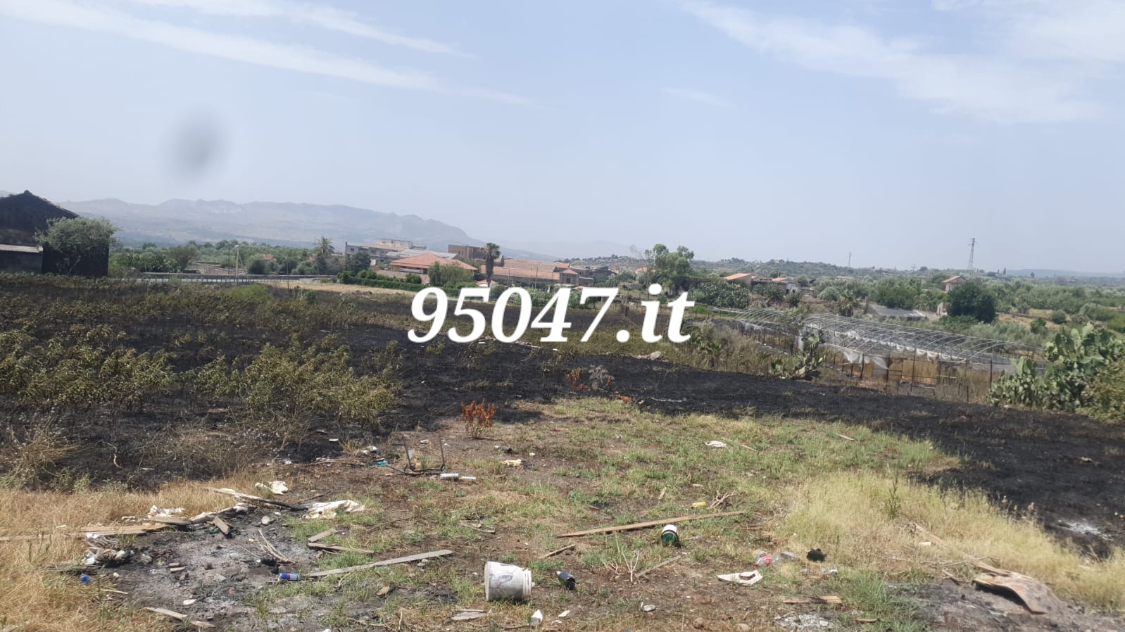 PATERNO’: INCENDIO SFIORA CAMPO ESTIVO, EVACUATI I RAGAZZI