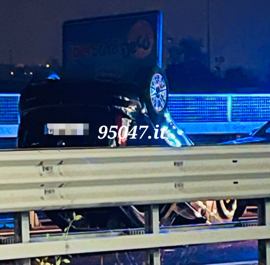 GRAVISSIMO INCIDENTE NELLA NOTTE SULLA SS121, DUE FERITI. LE FOTO