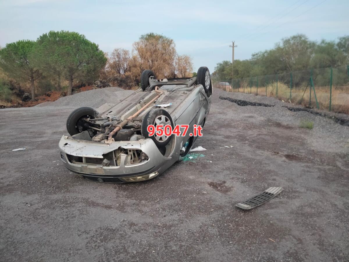 BELPASSO: FIAT PUNTO ESCE FUORI STRADA LUNGO LA SP160, ILLESA CONDUCENTE - 