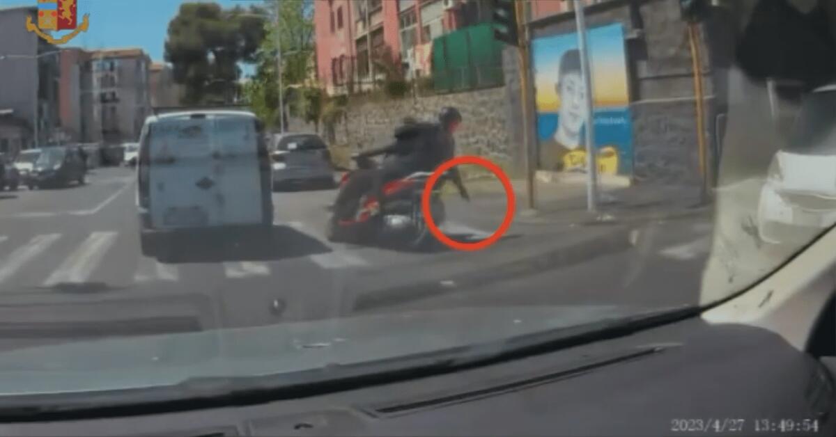 CATANIA, DUE ARRESTI PER TENTATO OMICIDIO: L'AGGUATO RIPRESO DALLA TELECAMERA DI UN'AUTO - 