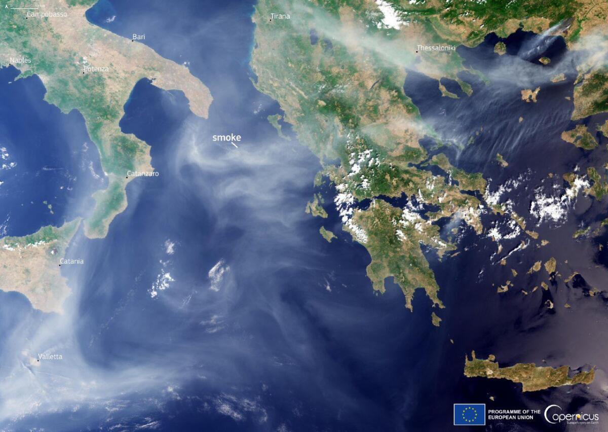 FUMO DEGLI INCENDI IN GRACIA HA RAGGIUNTO LA SICILIA - 