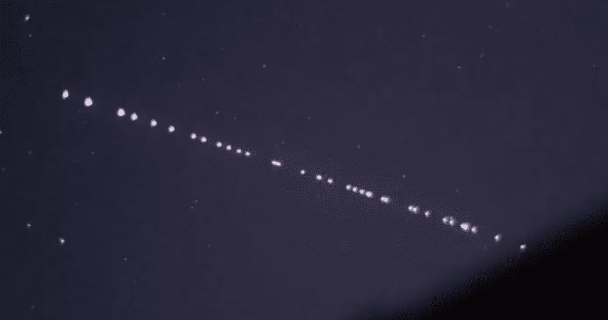 STASERA TORNA VISIBILE (per quattro giorni consecutivi) IL PASSAGGIO DEL TRENINO DI SATELLITI STARLINK. GLI ORARI - 