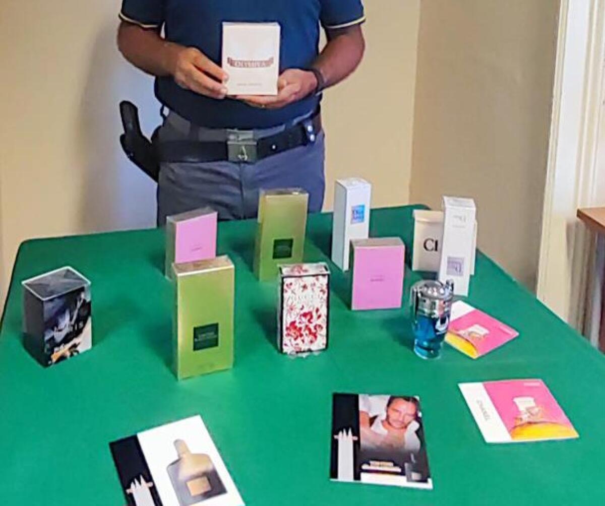 CATANIA: VENDEVANO SUI SOCIAL FALSI PROFUMI GRIFFATI, DUE DENUNCIATI - 