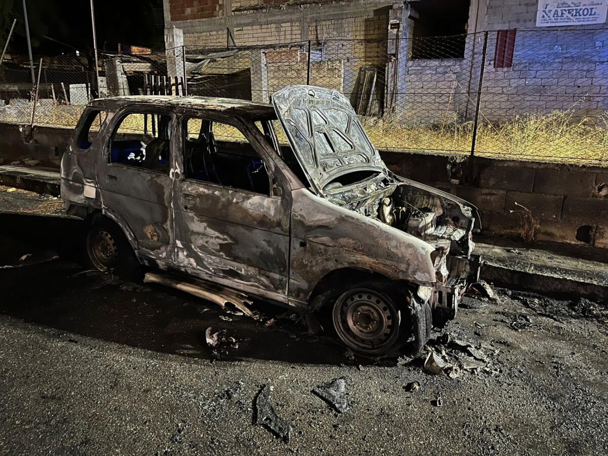 ENNESIMA AUTO AVVOLTA DALLE FIAMME A PATERNÒ. - 