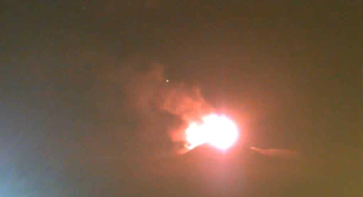 ETNA.FONTANE DI LAVA, NUBE IN DIREZIONE SUD - 