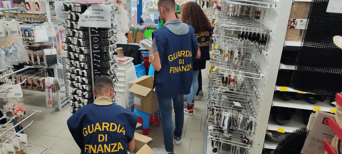 LA GUARDIA DI FINANZA SEQUESTRA A GIARRE CIRCA 70.000 PRODOTTI NON SICURI - 