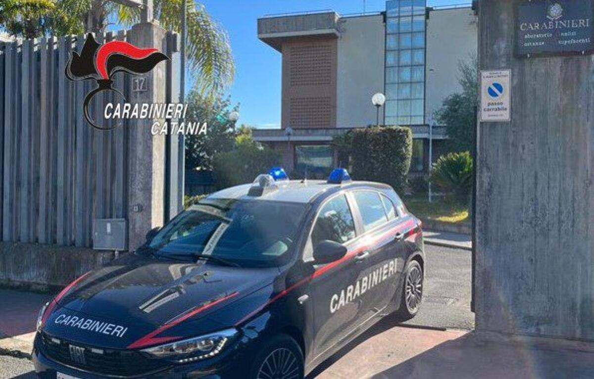 SANT’AGATA LI BATTIATI. PICCHIA LA MADRE, LEI SI RIFUGIA IN UN SUPERMERCATO E CHIAMA I CARABINIERI: ARRESTATO - 