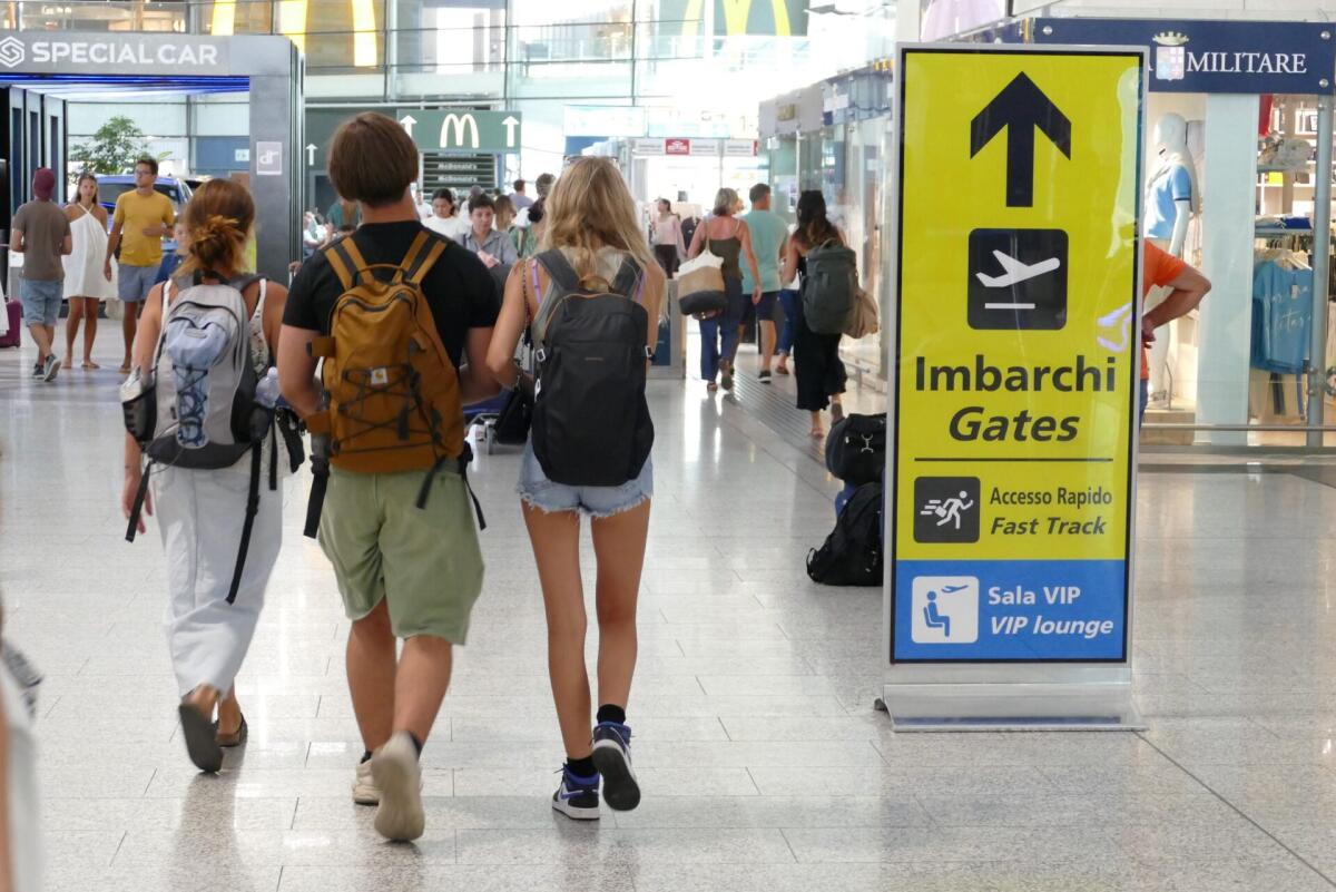 RISARCIMENTI AEREI PER 77 MILIONI DI EURO AL RIENTRO DALLE FERIE - 