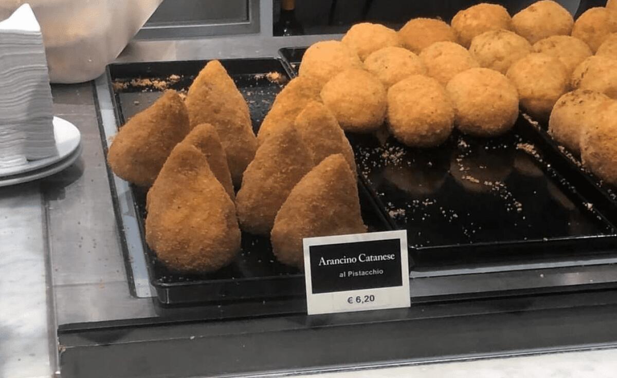 "UN ARANCINO 6,20 EURO ALL'AEROPORTO CATANIA": LA FOTO DIVENTA VIRALE - 