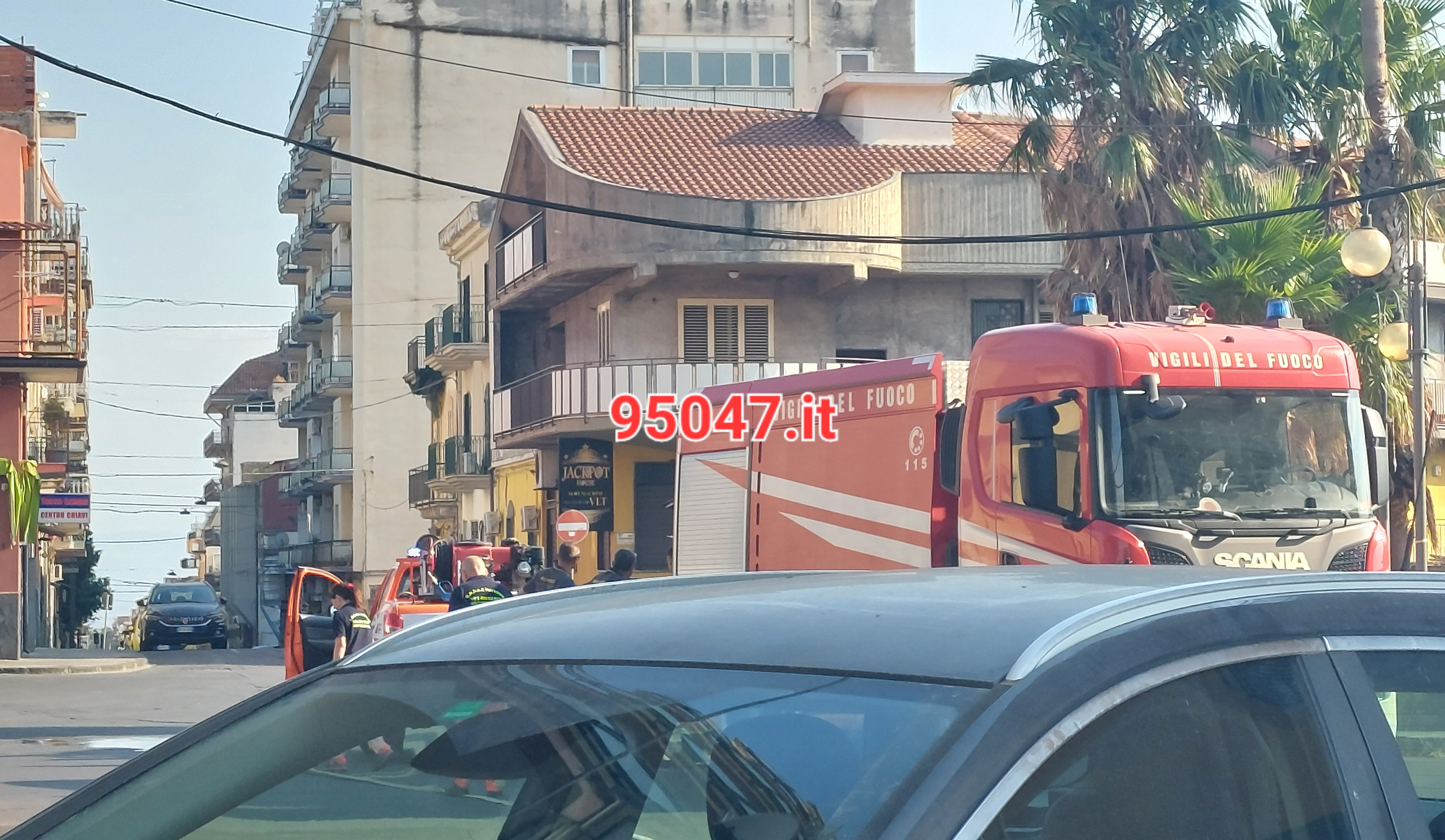 PATERNO’: DOPPIO INCENDIO IN CITTÀ: A FUOCO STERPAGLIE AL CORSO ITALIA ED A SCHETTINO