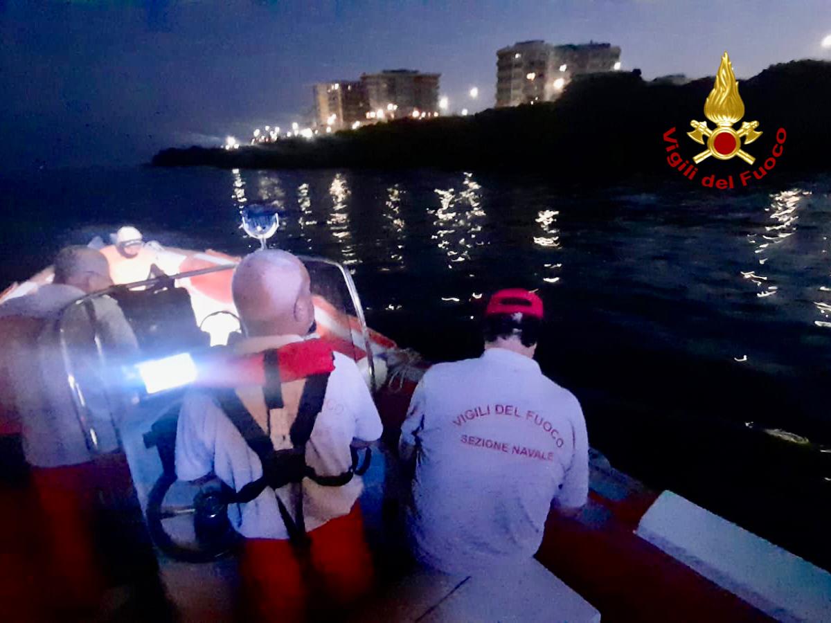 VIGILI DEL FUOCO SONO IMPEGNATI ALLA RICERCA DI UN SUB AL LUNGOMARE DI CATANIA