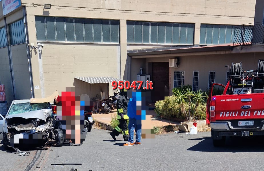 VALCORRENTE INCIDENTE AUTONOMO, AUTO DISTRUTTA, FERITA 47 ENNE  - LE FOTO