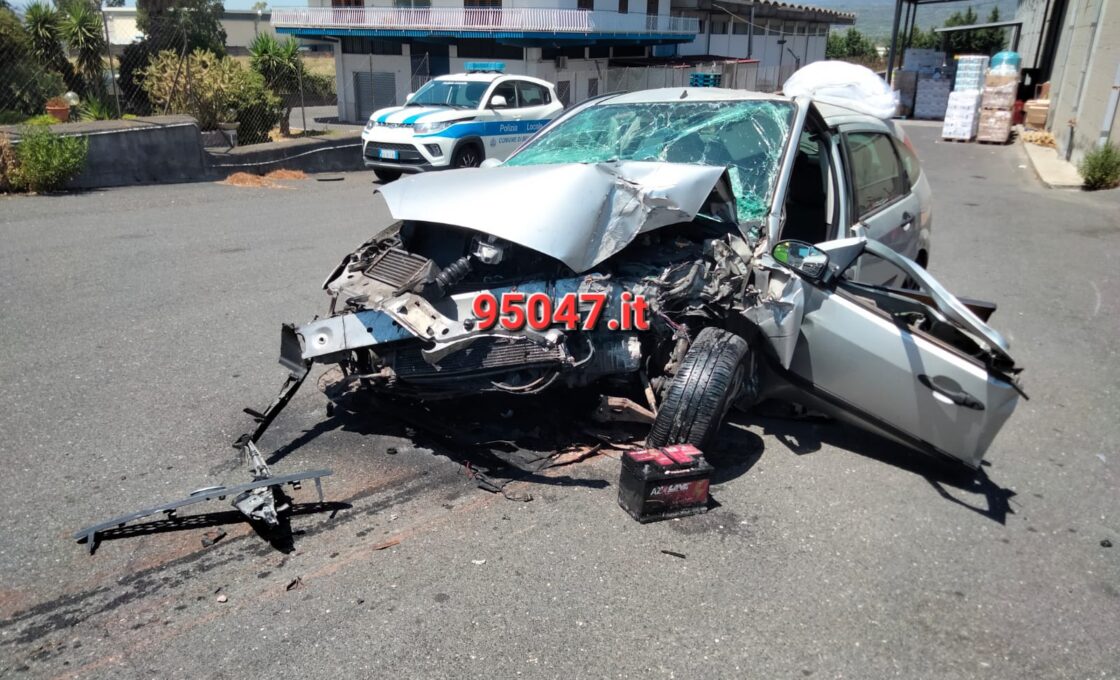 VALCORRENTE INCIDENTE AUTONOMO, AUTO DISTRUTTA, FERITA 47 ENNE  - LE FOTO