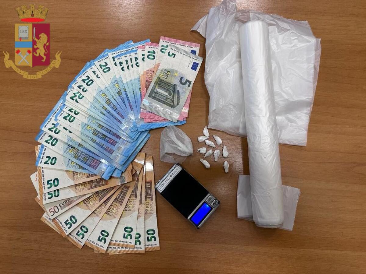 ACIREALE. GIRA CON 10 DOSI DI COCAINA IN TASCA, 68ENNE ARRESTATO - 