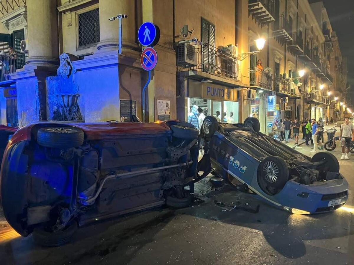 INCIDENTE A PALERMO: SCONTRO TRA DUE AUTO CHE SI RIBALTANO (UNA DELLA POLIZIA), TRE FERITI - 