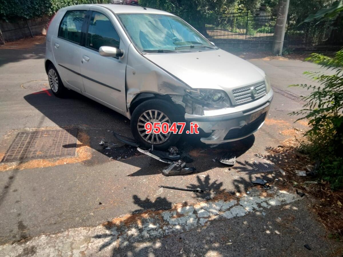 RAGALNA. DUE VETTURE SI SONO SCONTRATE, FERITI I CONDUCENTI - 