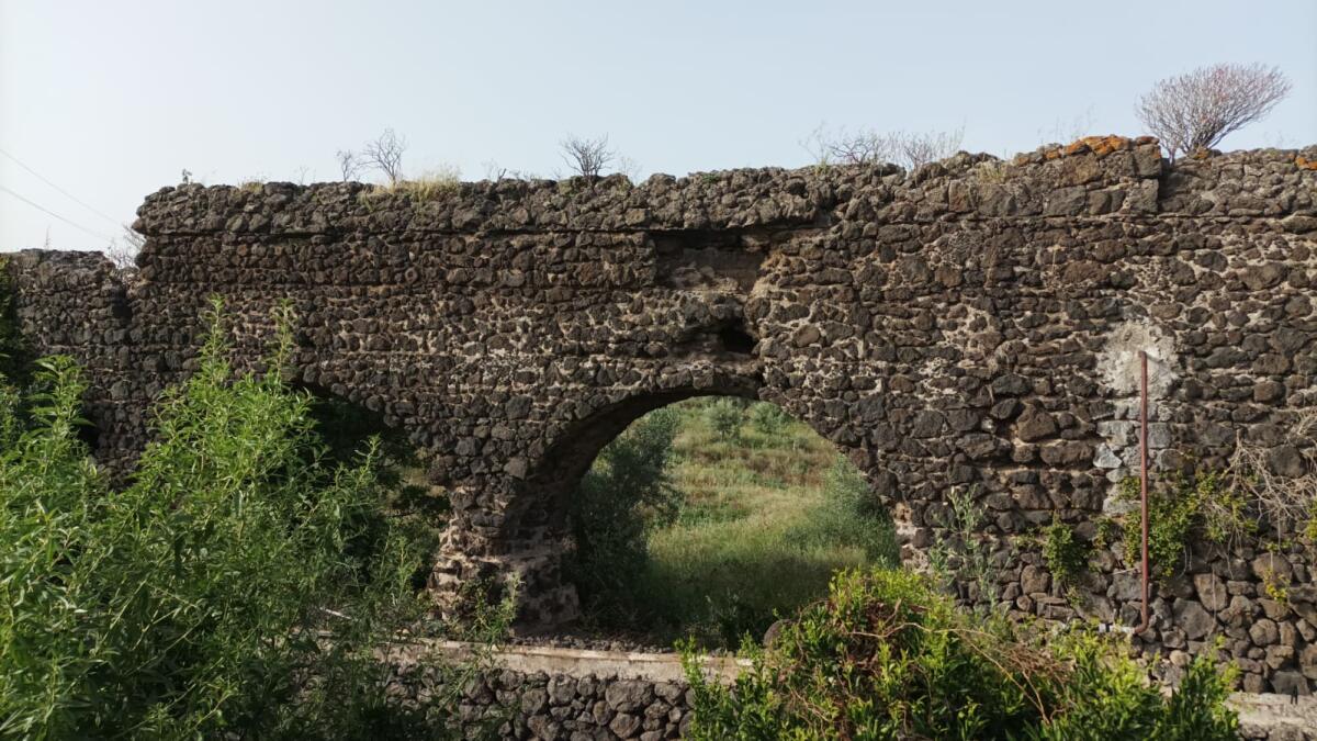 ACQUEDOTTO ROMANO DI CATINA: SEGNALAZIONE DELL'ARCHEOCLUB D'ITALIA APS PATERNÒ SULLO STATO DI CONSERVAZIONE - 