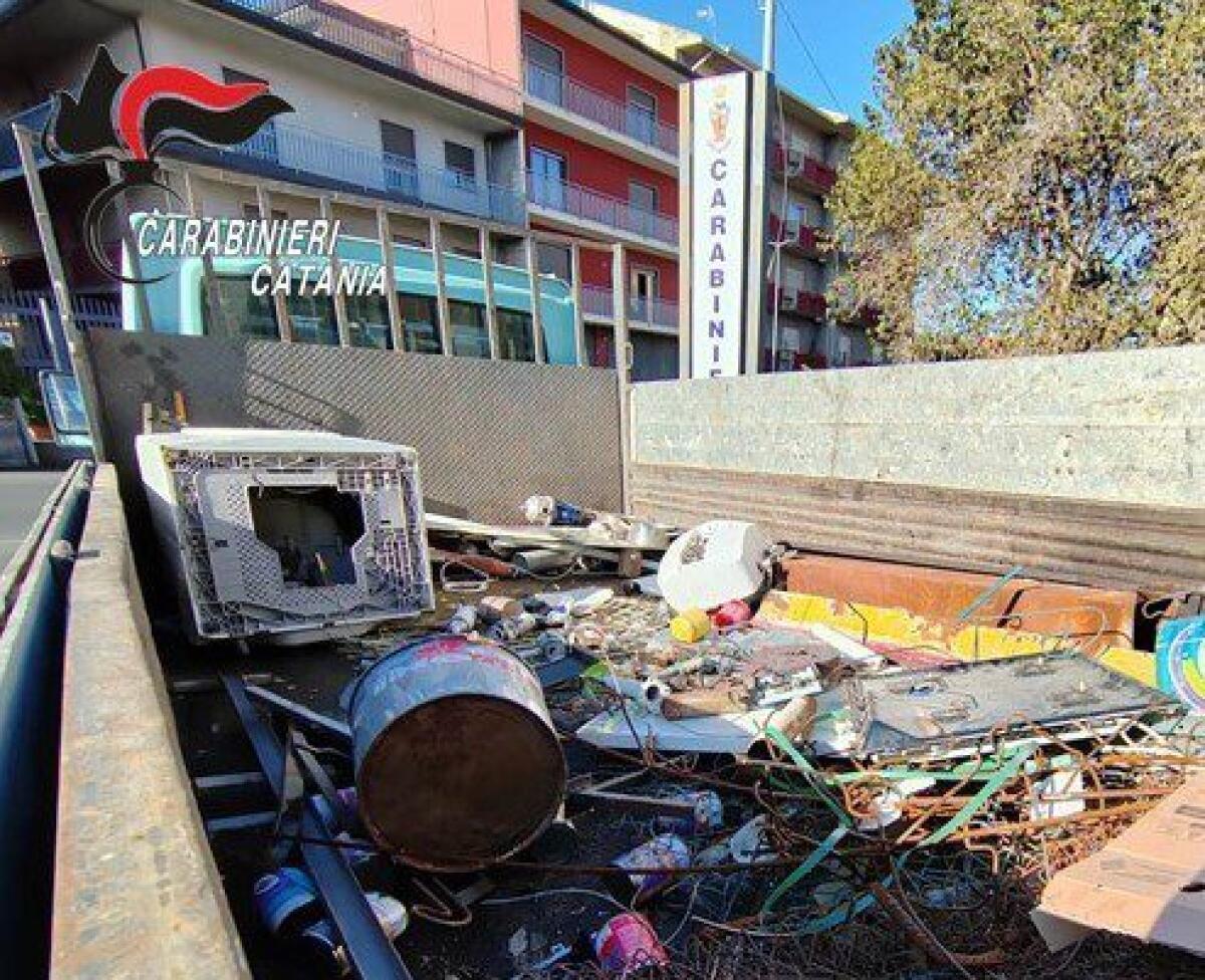 RANDAZZO, TRASPORTAVANO RIFIUTI PERICOLOSI CON DOCUMENTI FALSATI - 