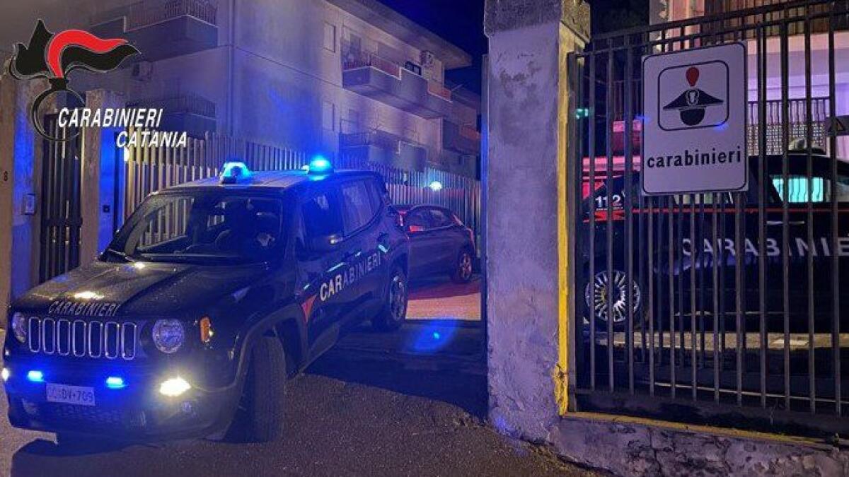 MIRABELLA IMBACCARI . AGGREDISCE LA COMPAGNA ALLA PRESENZA DEI TRE FIGLI MINORI. 33ENNE ARRESTATO DAI CARABINIERI. - 