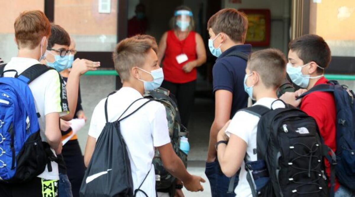 COVID, I PRESIDI: «EVITARE GLI ASSEMBRAMENTI DEGLI ALUNNI. DISTRIBUIREMO MASCHERINE E GEL» - 